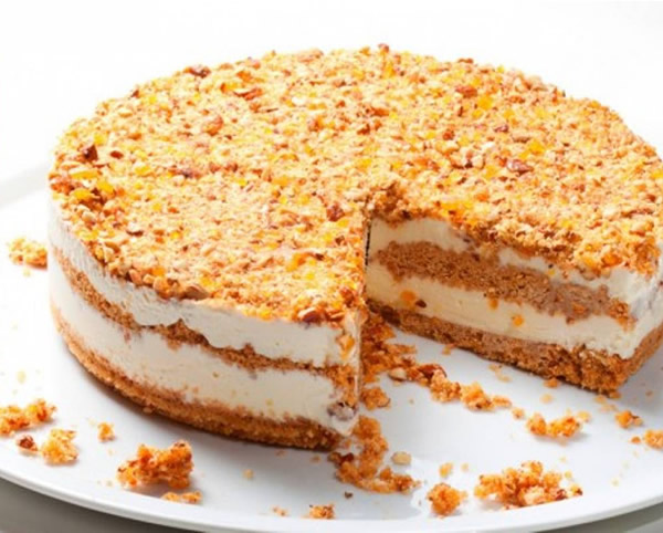 Tarta helada de almendras